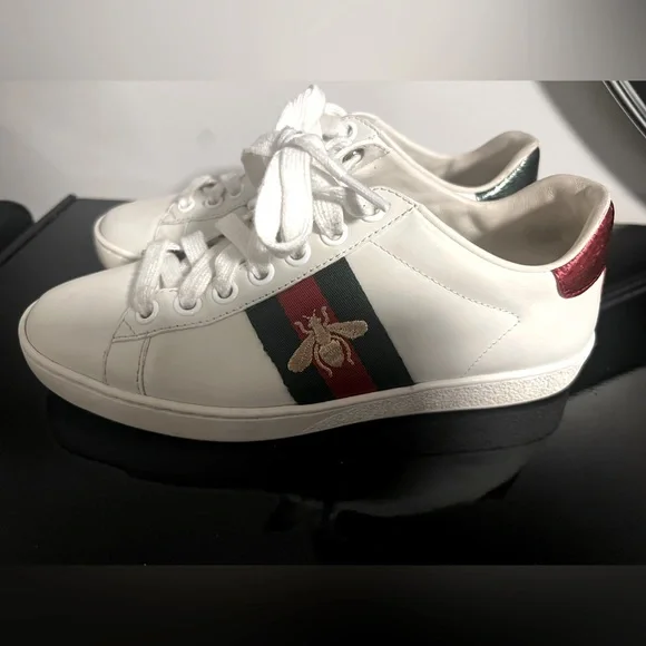 Gucci Ace Sneakers Golden bee embroidery and striped Gucci sneaker